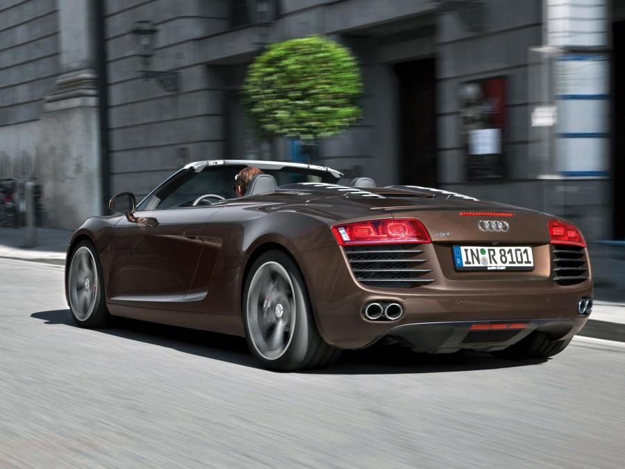  Audi R8 Spyder 4.2 FSI Quattro 2010 года  (фото 3 из 9)